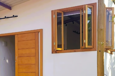 Detalhe de acabamento em madeira da construção